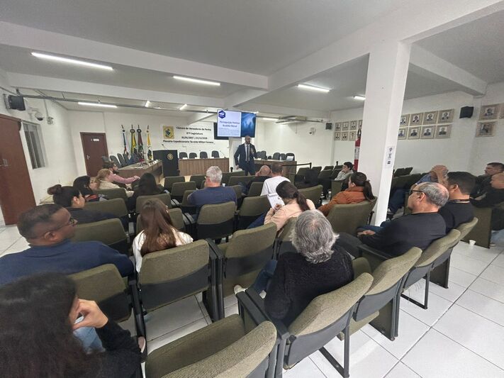 Vereadores e servidores da Câmara de Penha participam de curso sobre assédio moral e violência política Vereadores e servidores da Câmara de Penha participam de curso sobre assédio moral e violência política