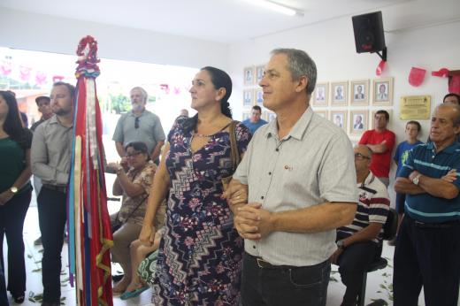 Câmara recebe a Bandeira do Divino Espírito Santo