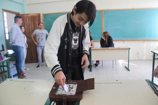 Quase 1500 alunos foram às urnas para escolher representantes na Câmara Mirim