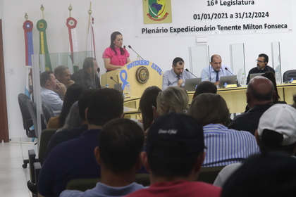 Controladora interna do município de Penha responde questionamentos dos vereadores