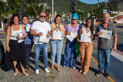 Procuradoria da Mulher realiza panfletagem sobre violência contra a mulher