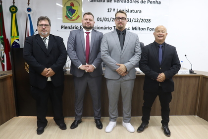 Prefeito, vice-prefeito e vereadores de Penha são empossados