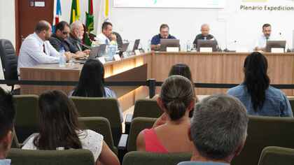 Quarta Reunião Ordinária do ano tem aprovação de projetos e Moção de Aplausos a casal de empreendedores de Penha