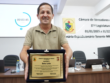 Câmara de Penha aprova programa para primeira infância e homenageia liderança cultural